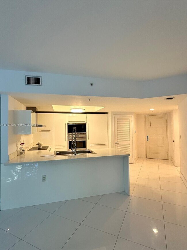 Building Photo - 200 Sunny Isles Blvd