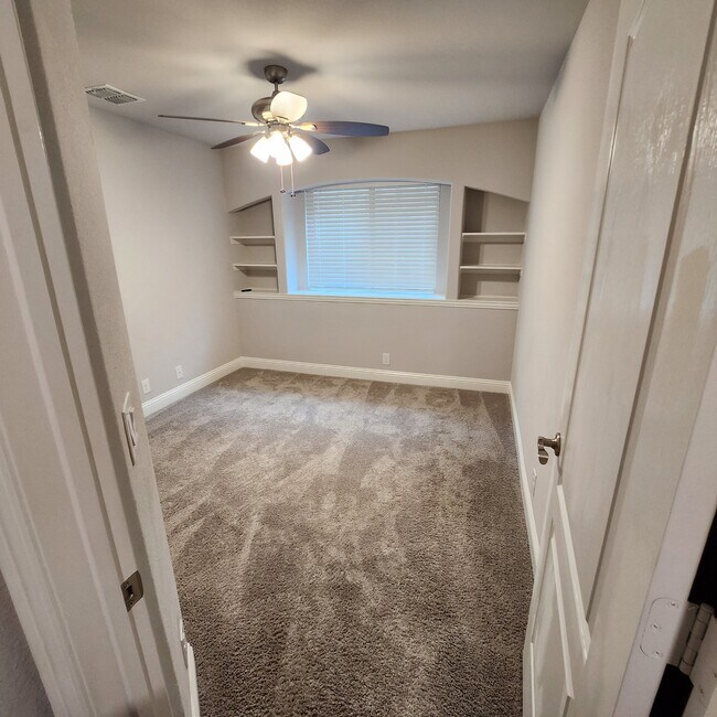 Building Photo - 1312 Carancho Dr