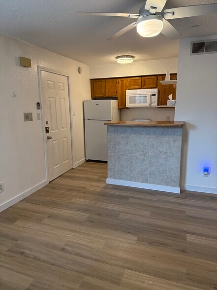Building Photo - 2301 Basil Dr