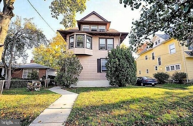 Building Photo - 221 Wyoming Ave