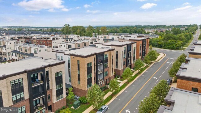 Building Photo - 43443 Croson Ln