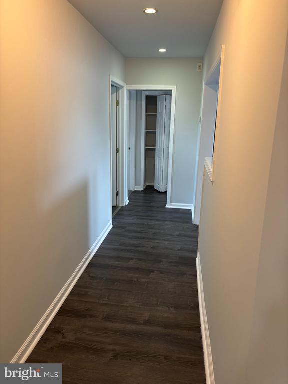 Building Photo - 708 Hartford Ct
