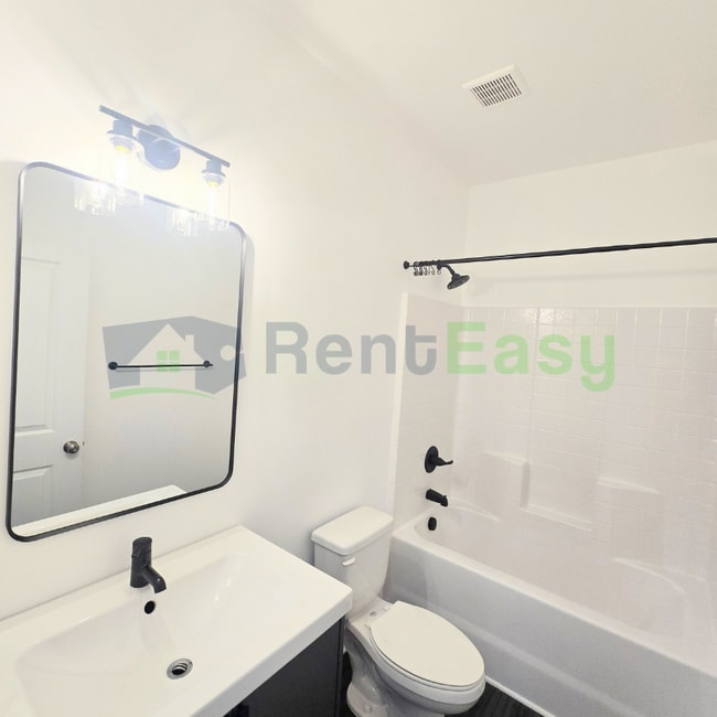 Building Photo - 2107 Steiner St