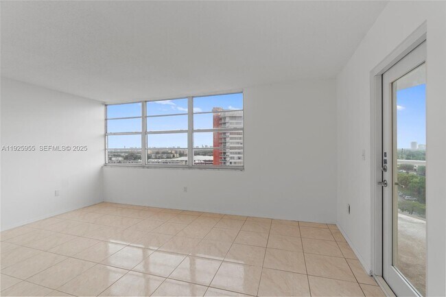 Building Photo - 1301 NE Miami Gardens Dr