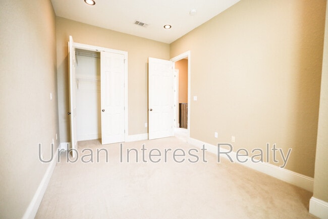 Building Photo - 4744 Amhurst Cir