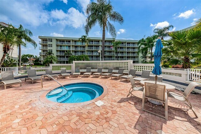 Building Photo - 6081 Bahia Del Mar Cir N