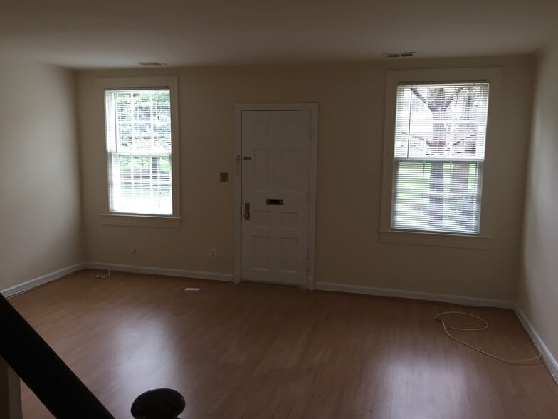 Living Room - 1401 S Edgewood St