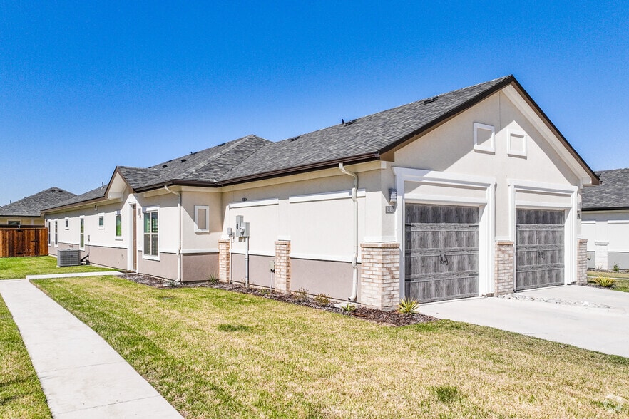 Primary Photo - Mansions of McKinney