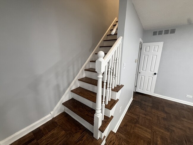 Building Photo - 906 Alcyon Dr