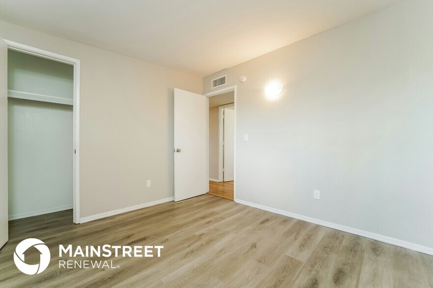 Building Photo - 8510 E Ruby Dr