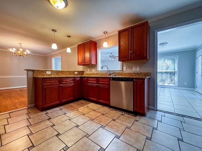 Building Photo - Beautiful Tri Level Home in Vanstory Hills