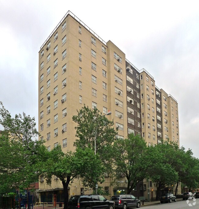 Building Photo - 70 Clymer St