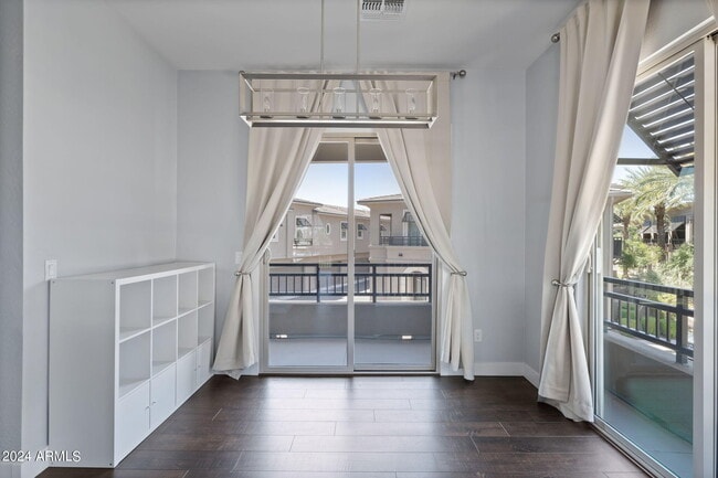 Building Photo - 6565 E Thomas Rd