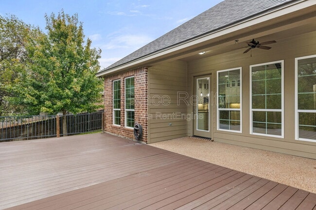 Building Photo - 19 N Shore Cir