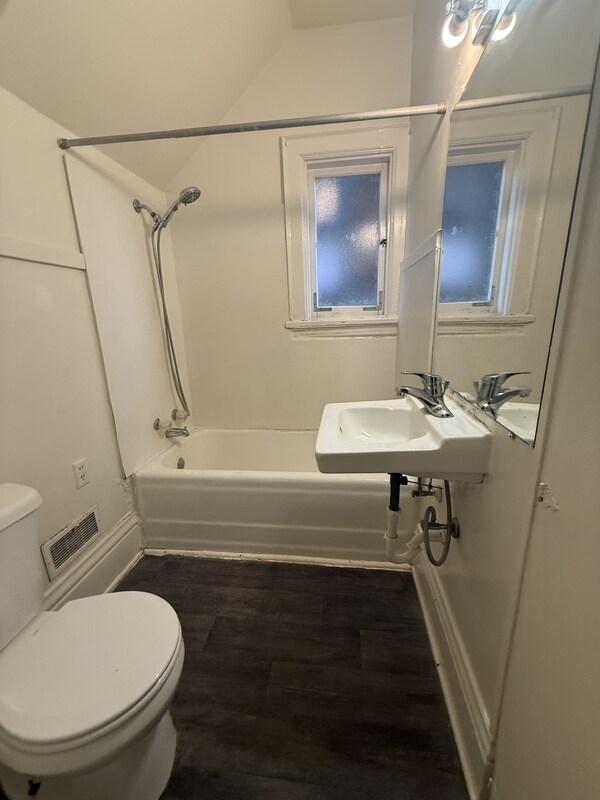 Building Photo - 622 Howard Pl