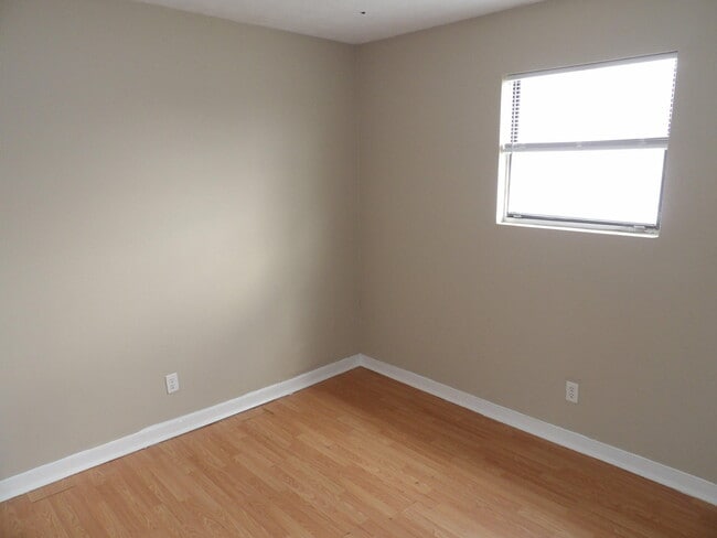 Building Photo - 35 Ashwood Ct