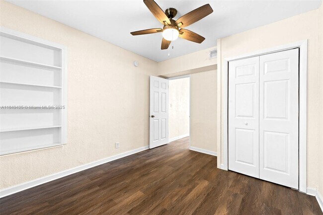 Building Photo - 1315 N 19th Ave