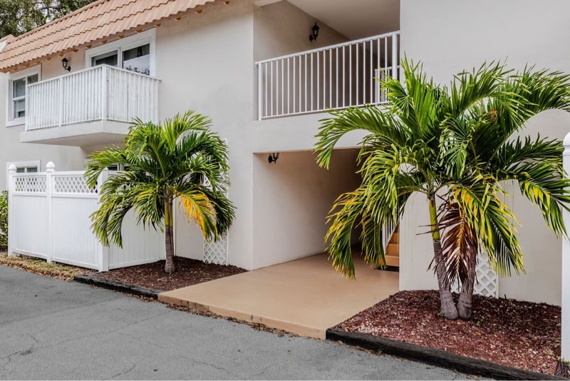 Building Photo - 715 20th St