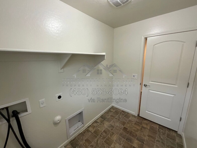 Building Photo - 6112 E Paradise Ln