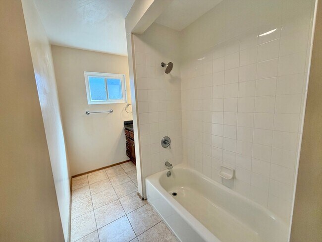 Building Photo - College View Estates Home - Spacious, Bright, and Beautiful Living