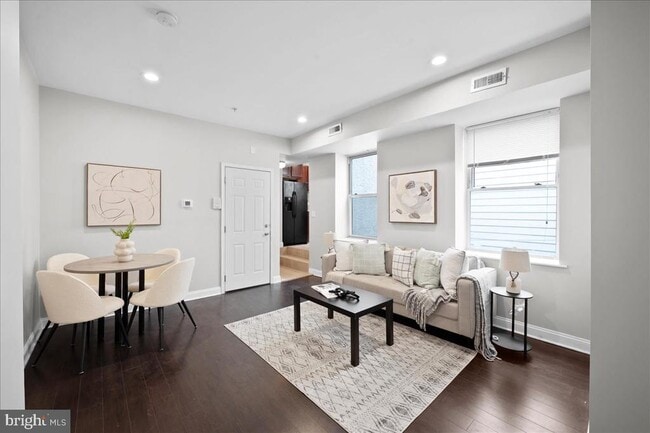 Building Photo - 1325 N Franklin St