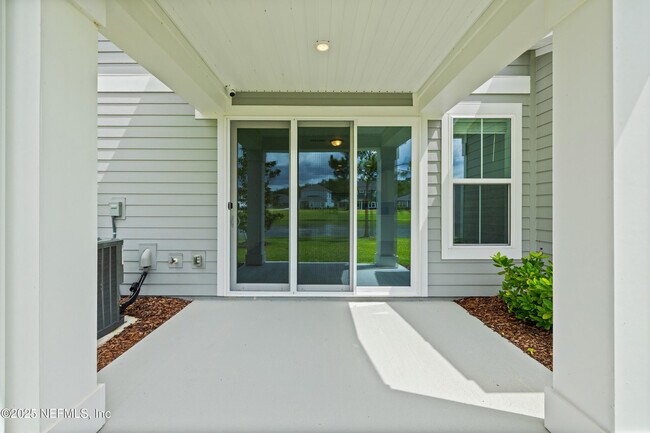 Building Photo - 180 Brandon Lks Dr