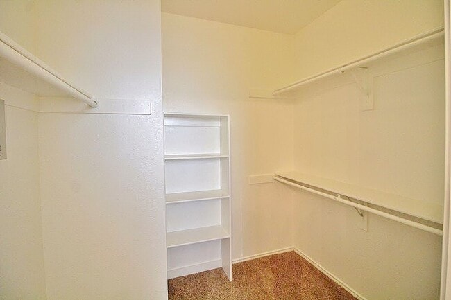 Building Photo - Charming 3/2/2 in Summit Oaks For Rent!