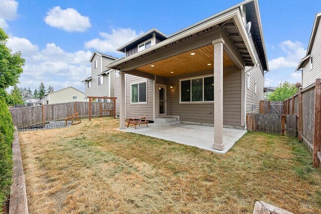 Building Photo - 15592 Chad Dr SE