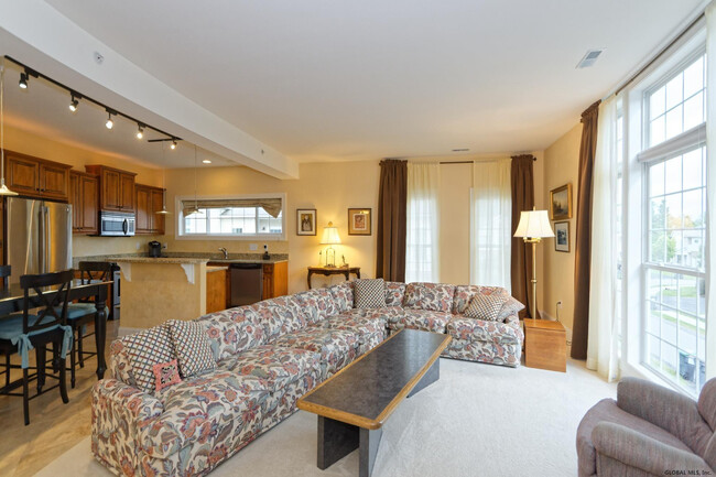 Building Photo - 108 Valley Pointe Dr