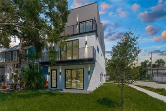 Building Photo - 426 S Oregon Ave