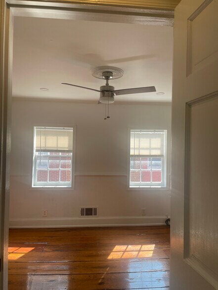 Building Photo - 704 S Bethel St