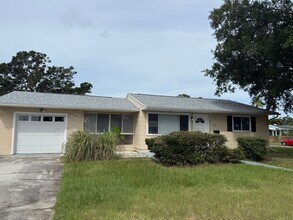 Building Photo - Highly Desired Tyrone home 2/1.5