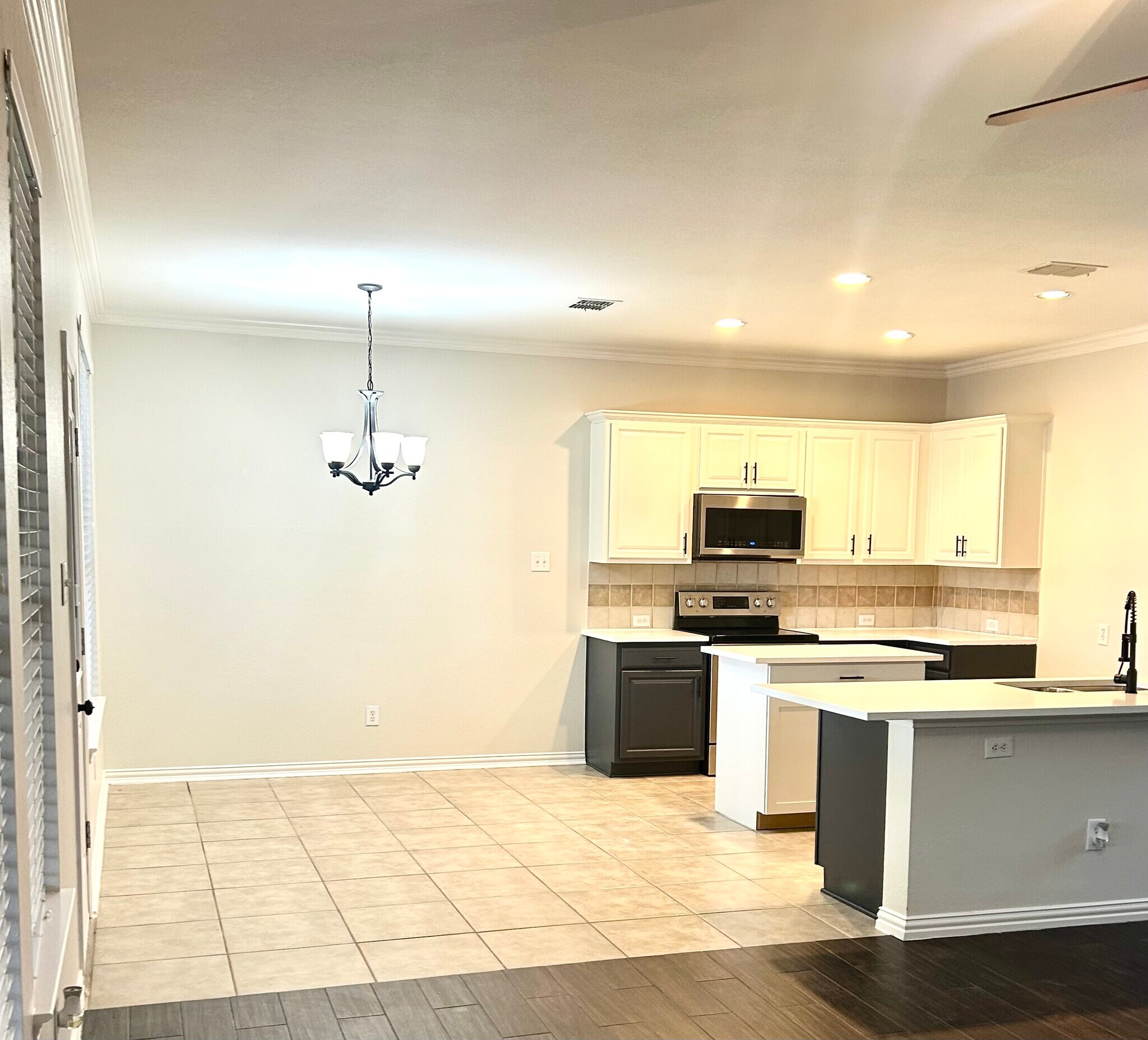 Building Photo - 8012 Wyoming Dr