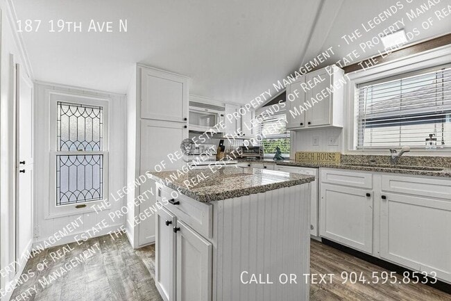 Building Photo - 187 19th Ave N