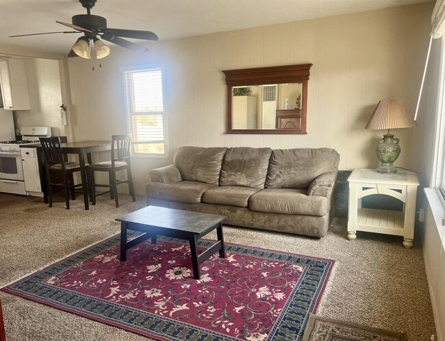 Building Photo - 564 N Main St