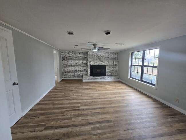 Building Photo - 1307 Point Peter Rd