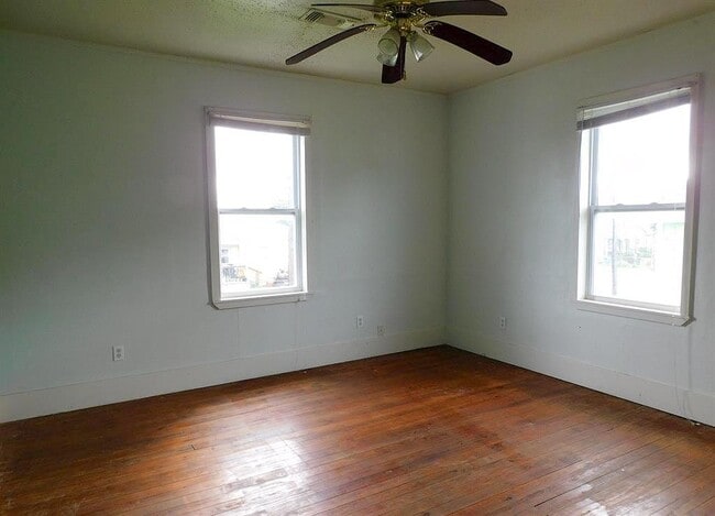 Building Photo - 2117 Grover Ave