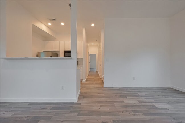 Building Photo - 9009 Hilda St