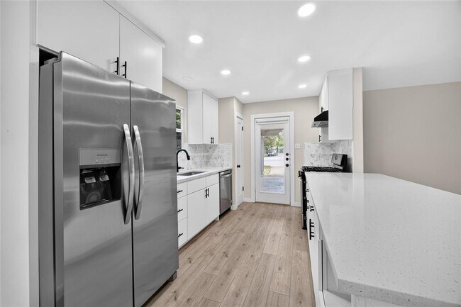 Building Photo - 6222 Wagon Bend