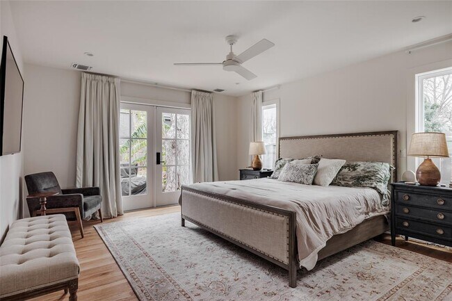 Building Photo - 2613 E 2nd St