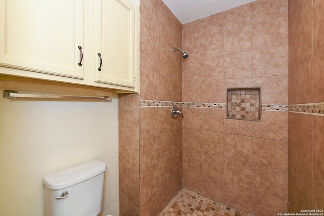 Building Photo - SPACIOUS 4-BEDROOM IN VALLEY FORGE