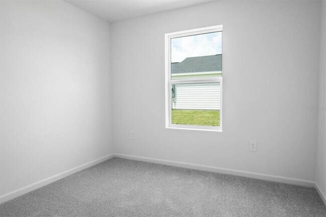 Building Photo - 3229 NE 38th St
