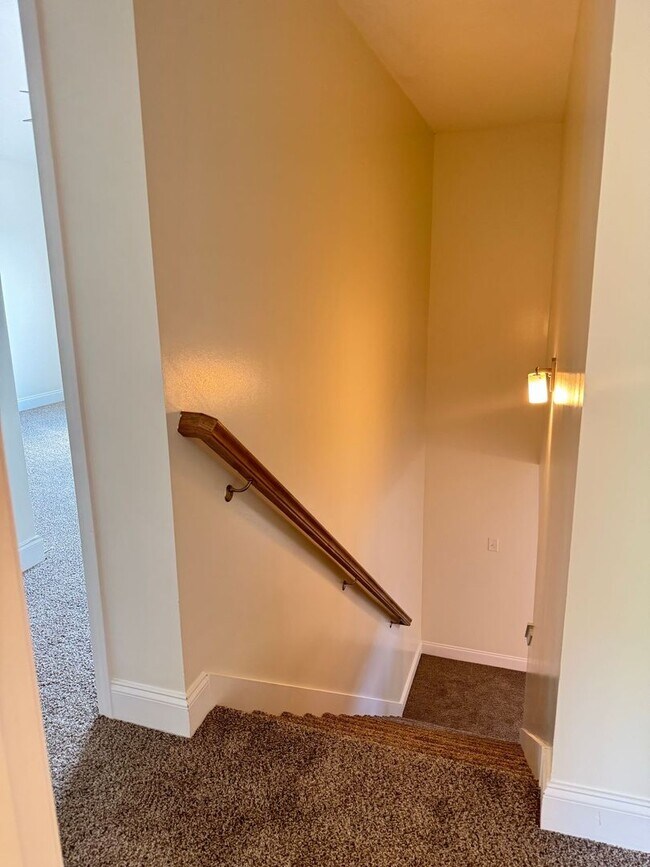 Building Photo - Move in Special! Beautiful Home Built in 2021! Open Floor Plan with 4bed/2.5 Bath and Fenced yard!