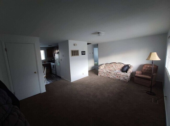 Building Photo - 2 Bedroom Orem Apartment with NEW Washer a...