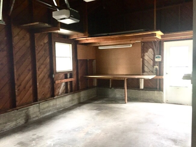 Building Photo - 343 W Sussex Ave