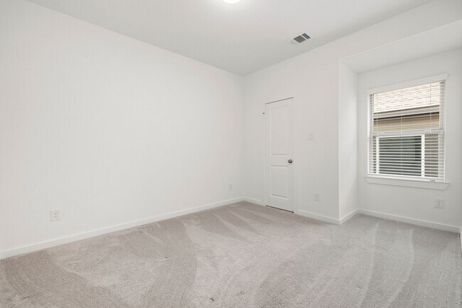 Building Photo - 997 Newport Crk Dr