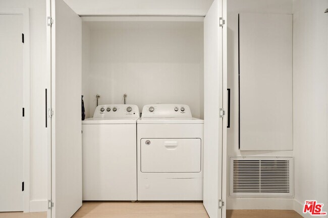 Building Photo - 10630 Wilkins Ave