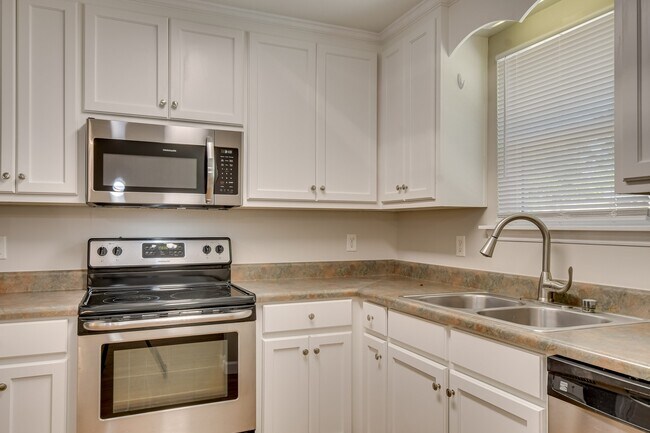 Building Photo - 247 Merion Ct