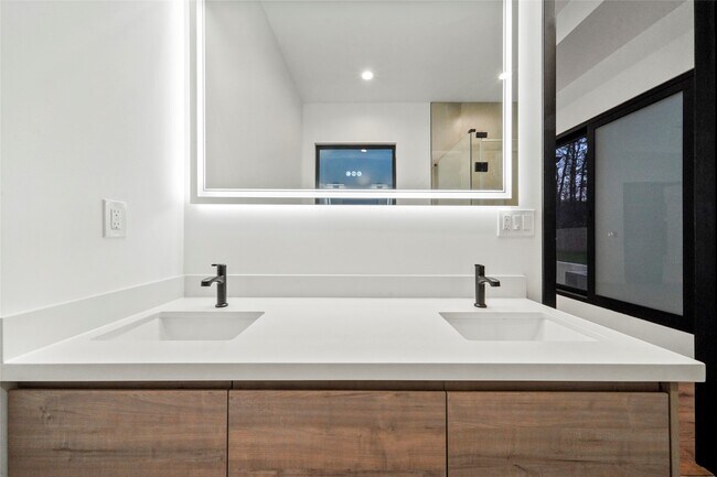 Building Photo - 2438 Carriage Lamp Ln