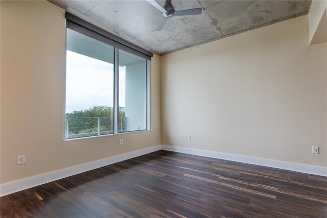 Building Photo - 525 E Jackson St